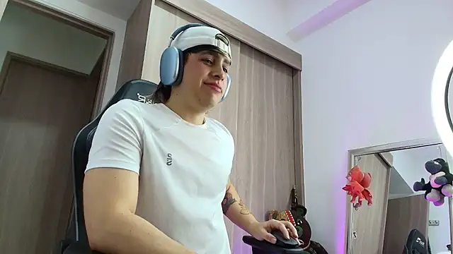 brunothompson3 online show from 09-12-25, 12:22