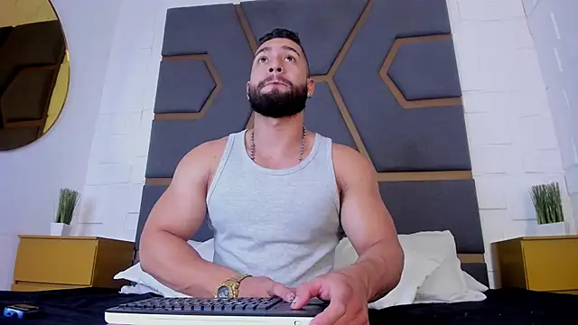 massimofiore  online show from 10-10-25, 03:40