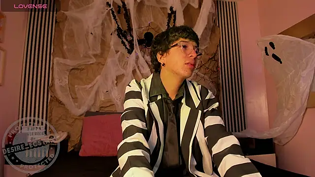 Desire Ecstasy online show from 10-31-25, 01:41