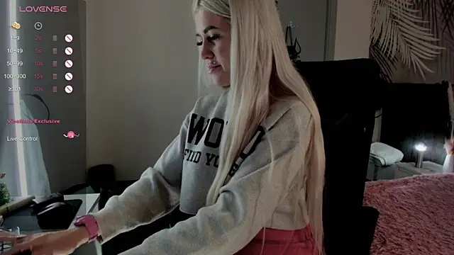 Kira Key online show from 12-17-25, 01:54