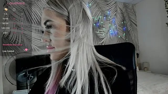 Snapshot of Kira_Key chatting on 03-01-26, 08:47 Kira Key online show from 03-01-26, 08:47