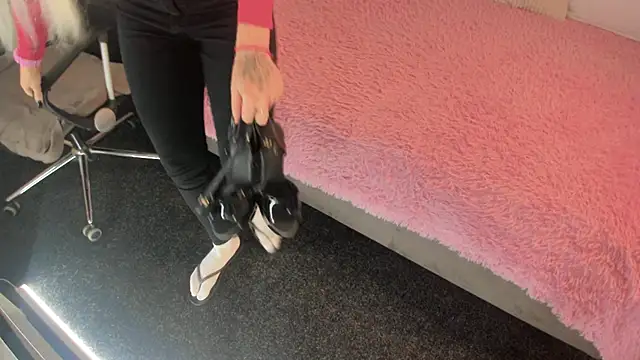 Kira Key online show from 10-08-25, 01:51