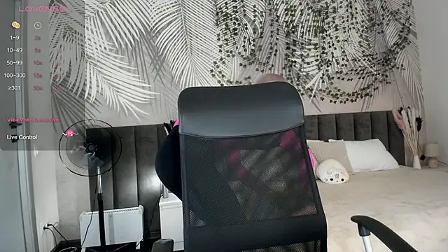 Snapshot of Kira_Key chatting on 02-27-26, 01:50 Kira Key online show from 02-27-26, 01:50