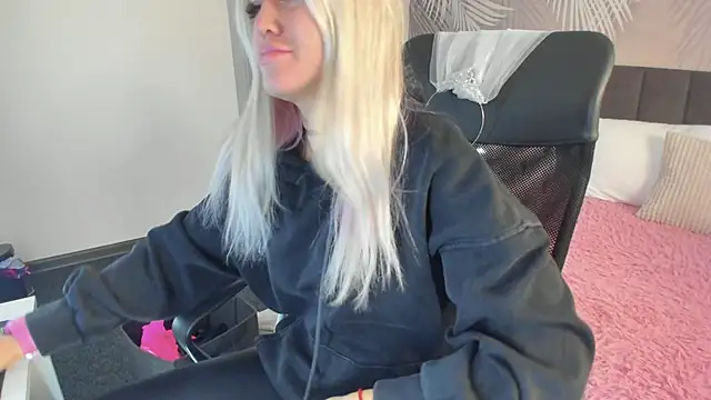 Kira Key online show from 09-29-25, 01:45