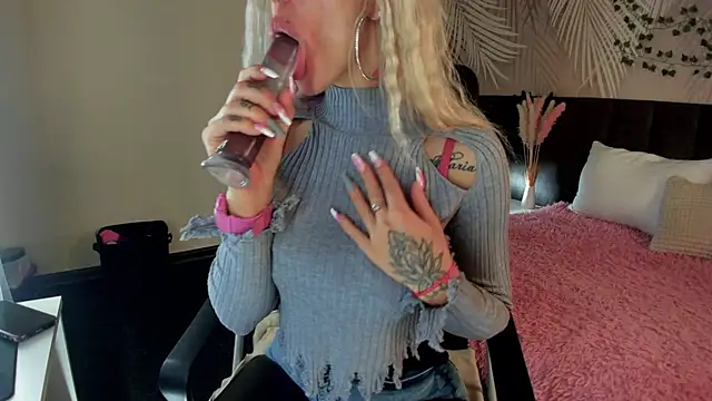 Kira Key online show from 10-24-25, 01:59