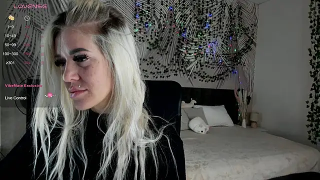 Snapshot of Kira_Key chatting on 02-21-26, 01:51 Kira Key online show from 02-21-26, 01:51