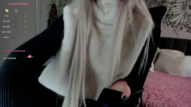 Kira Key online show from 11-29-25, 01:50