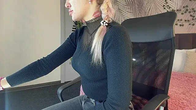 Kira Key online show from 11-07-25, 01:43