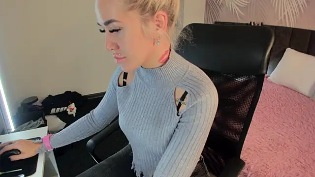 Kira Key online show from 10-03-25, 01:53