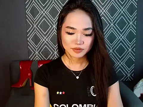 hugesignificant 69 online show from 10-10-25, 05:41