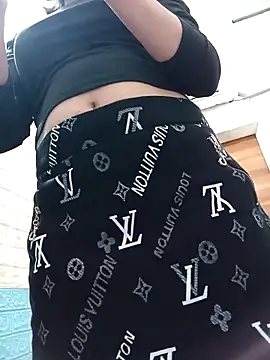 Thaohoa love online show from 11-16-25, 08:35