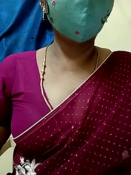 Snapshot of sushma26 chatting on 07-22-26, 05:04 sushma26 online show from 07-22-26, 05:04