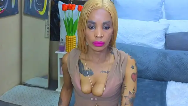 Snapshot of CaramelNatashaxx chatting on 09-22-25, 02:12 CaramelNatashaxx online show from 09-22-25, 02:12