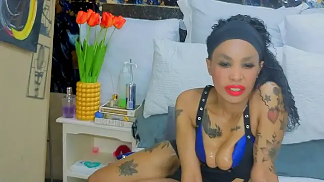 Snapshot of CaramelNatashaxx chatting on 10-09-25, 02:12 CaramelNatashaxx online show from 10-09-25, 02:12