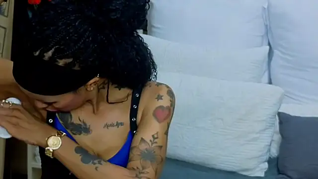Snapshot of CaramelNatashaxx chatting on 10-11-25, 12:22 CaramelNatashaxx online show from 10-11-25, 12:22