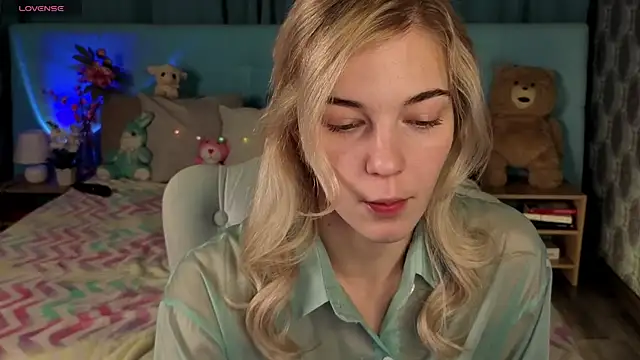 Aurora Bennet online show from 11-17-25, 12:47