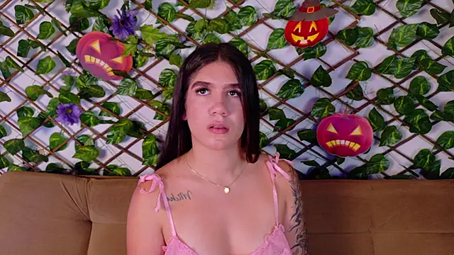 kloe bella online show from 10-17-25, 01:24