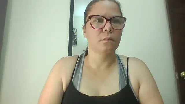Snapshot of latinamaster chatting on 01-18-26, 11:24 latinamaster online show from 01-18-26, 11:24