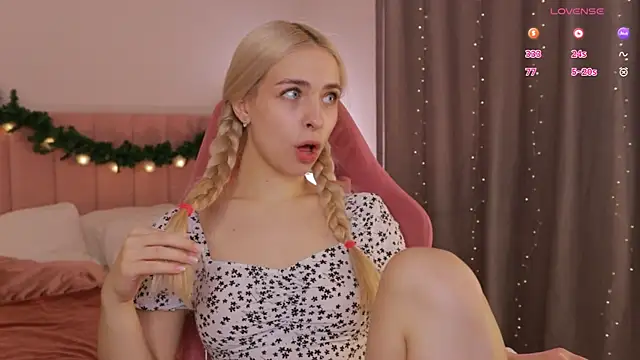 ShinyBarbie online show from 12-19-25, 06:16