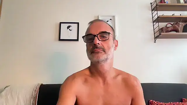 Snapshot of Milkywaymen chatting on 10-08-25, 03:24 Milkywaymen online show from 10-08-25, 03:24