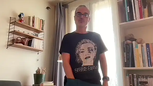 Snapshot of Milkywaymen chatting on 10-18-25, 12:18 Milkywaymen online show from 10-18-25, 12:18