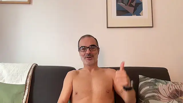 Snapshot of Milkywaymen chatting on 11-16-25, 12:32 Milkywaymen online show from 11-16-25, 12:32