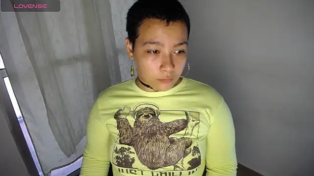 Snapshot of Cherry_vald chatting on 06-21-26, 01:50 Cherry vald online show from 06-21-26, 01:50