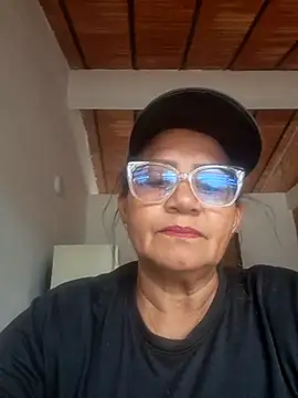 Snapshot of Vickysweeeettt chatting on 06-16-26, 06:19 Vickysweeeettt online show from 06-16-26, 06:19