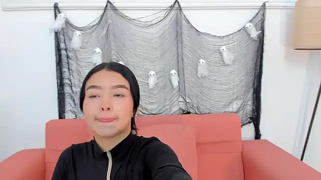 Snapshot of scarletross_ chatting on 10-10-25, 11:22 scarletross  online show from 10-10-25, 11:22