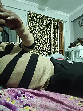 vardh033 online show from 02-18-26, 05:53