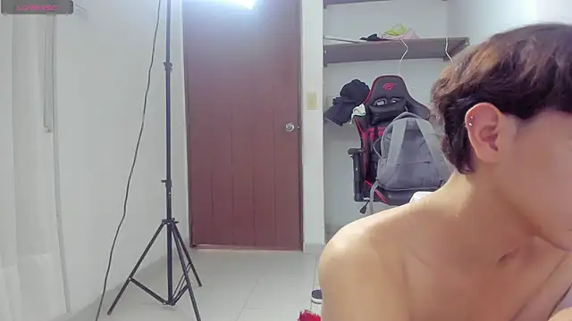 Snapshot of lightboy0 chatting on 10-21-25, 06:07 lightboy0 online show from 10-21-25, 06:07