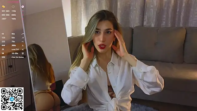 Snapshot of Quinavelle chatting on 05-16-26, 10:36 Quinavelle online show from 05-16-26, 10:36