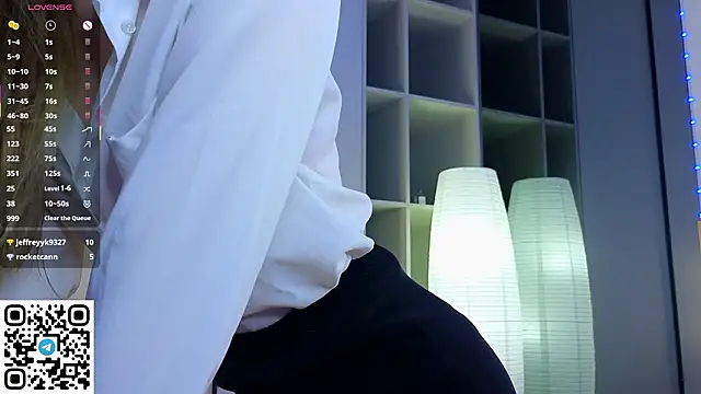 Quinavelle online show from 02-15-26, 07:51