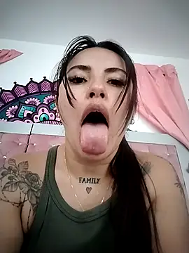 scarletr red online show from 09-16-25, 08:10