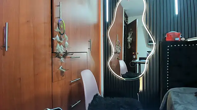 scarletr red online show from 12-15-25, 11:10