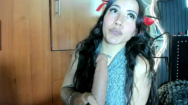 scarletr red online show from 11-01-25, 11:20