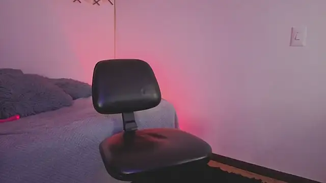 MiaCollinssx online show from 10-08-25, 03:24