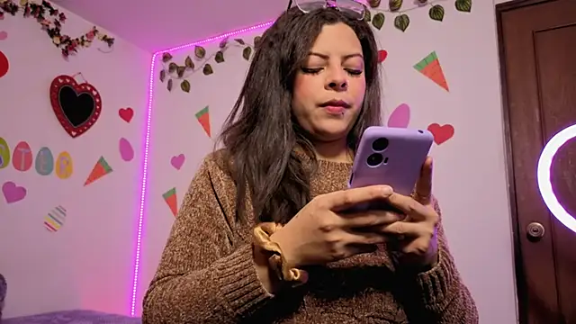 MiaCollinssx online show from 04-12-26, 01:36