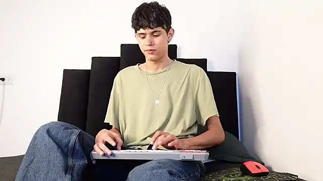 alexmark  online show from 10-23-25, 01:21