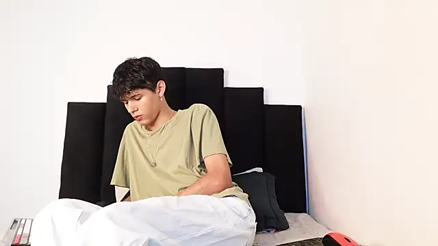 alexmark  online show from 10-30-25, 02:14