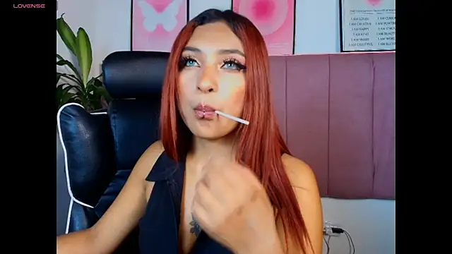 Naiaa Cruz online show from 03-10-26, 07:40