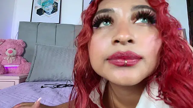 Naiaa Cruz online show from 11-05-25, 08:01