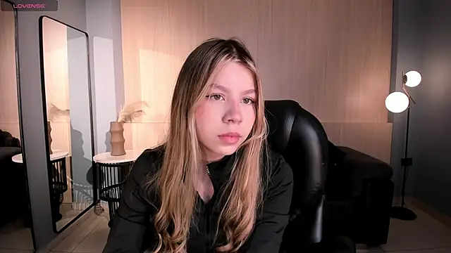 Snapshot of TiffannySins chatting on 06-16-26, 02:55 TiffannySins online show from 06-16-26, 02:55