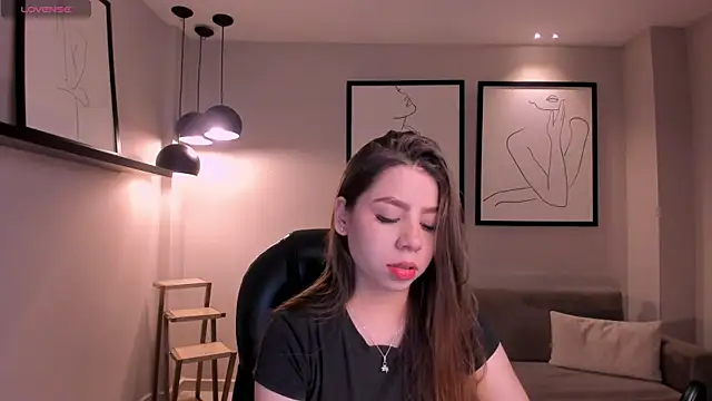 Snapshot of TiffannySins chatting on 10-23-25, 04:22 TiffannySins online show from 10-23-25, 04:22