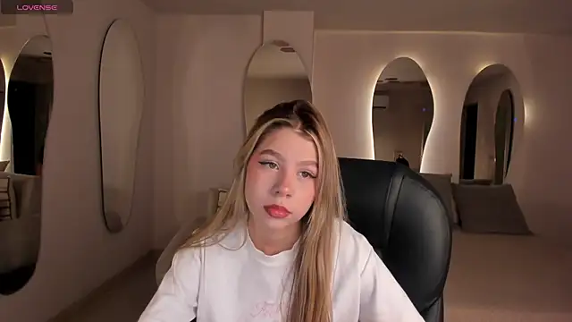 TiffannySins online show from 05-27-26, 03:03