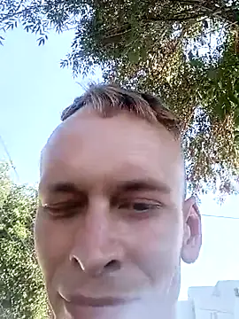 Snapshot of Leshok chatting on 07-19-26, 03:42 Leshok online show from 07-19-26, 03:42