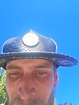 Snapshot of Leshok chatting on 11-10-25, 06:57 Leshok online show from 11-10-25, 06:57