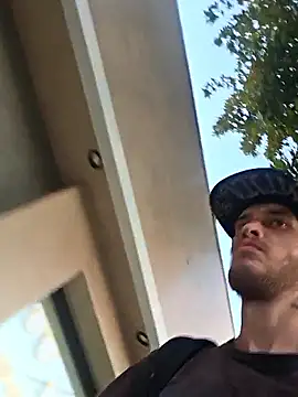 Snapshot of Leshok chatting on 11-10-25, 12:48 Leshok online show from 11-10-25, 12:48