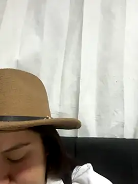 Snapshot of Leonis_0 chatting on 10-18-25, 02:46 Leonis 0 online show from 10-18-25, 02:46