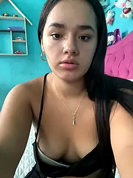 Snapshot of Luciaparker03 chatting on 10-04-25, 02:51 Luciaparker03 online show from 10-04-25, 02:51